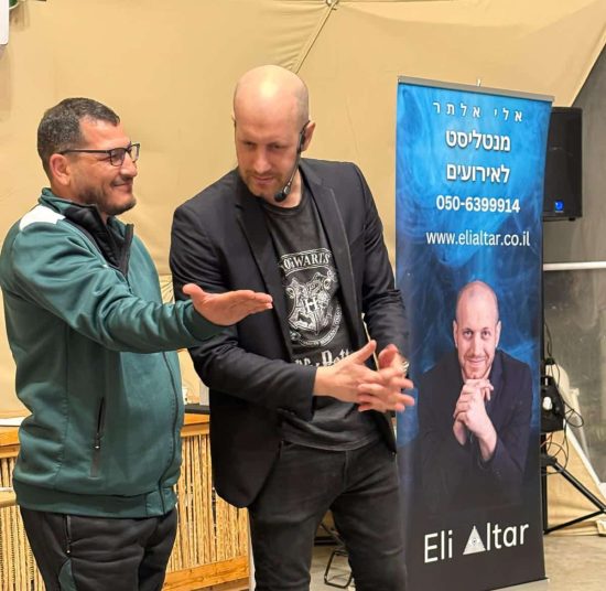 אמן חושים לאירוע