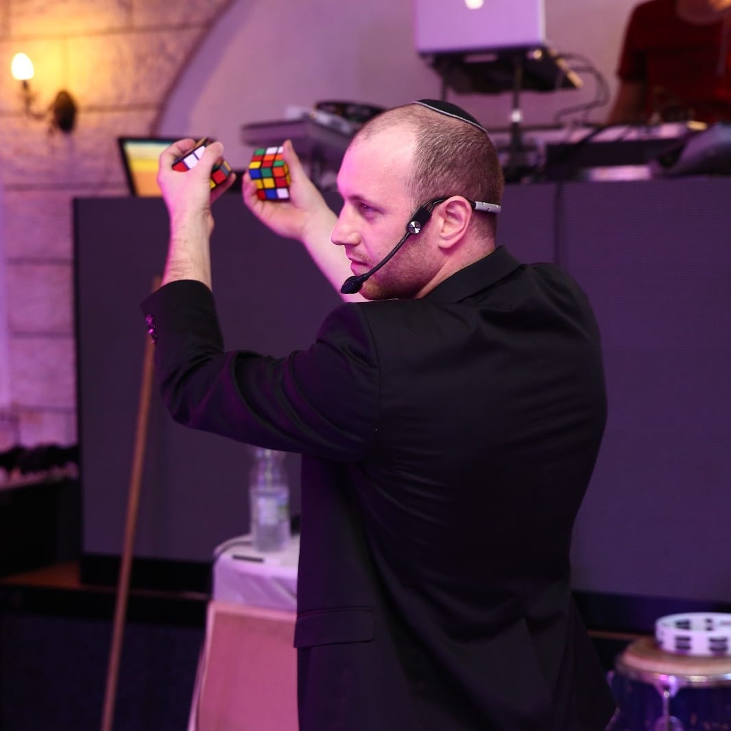אמן חושים למגזר החרדי אלי אלתר